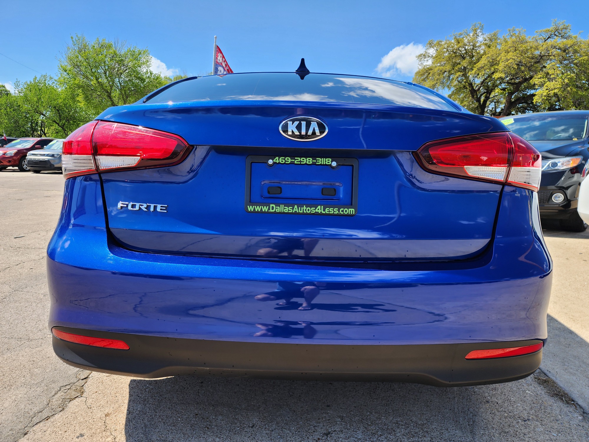 2017 Kia Forte LX (3KPFK4A75HE) with an 2.0L L4 DOHC 16V engine, AUTO transmission, located at 2660 S.Garland Avenue, Garland, TX, 75041, (469) 298-3118, 32.885387, -96.656776 - Photo #4